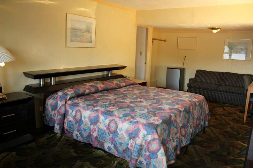 Presidential Inn And Suites Lyons Exterior photo